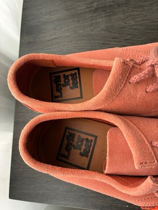 Zapatos Levi’s de ante rosa – nuevos