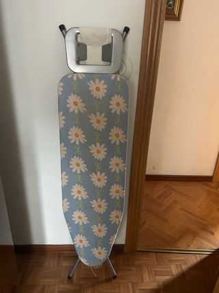 Tabla de planchar con funda de flores
