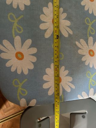 Tabla de planchar con funda de flores