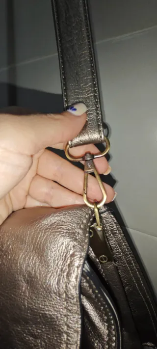 Bolso bandolera metalizado dorado y plateado