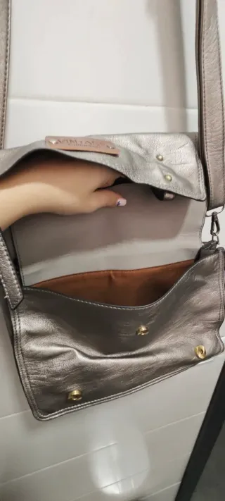 Bolso bandolera metalizado dorado y plateado