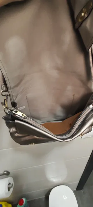 Bolso bandolera metalizado dorado y plateado