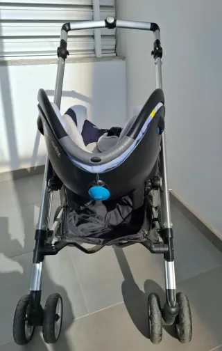 Carro de bebé con silla de coche