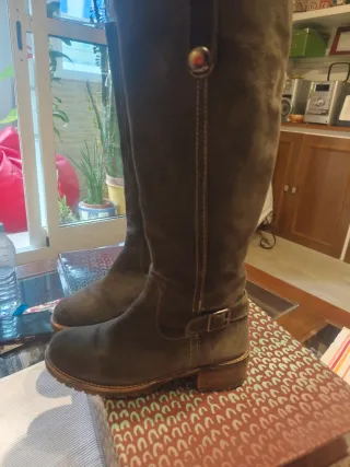 Botas de ante grises para mujer