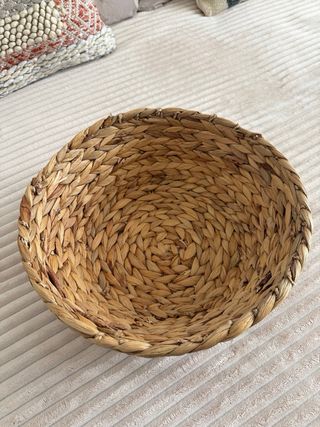 Cesto de mimbre decorativo