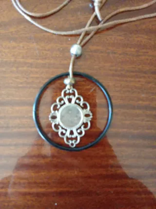 Collar con espejo y aro negro