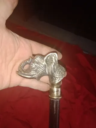 Antiguo bastón con empuñadura de elefante