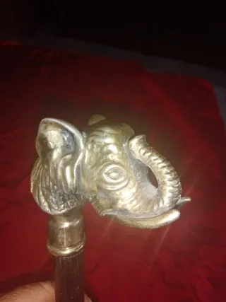 Antiguo bastón con empuñadura de elefante
