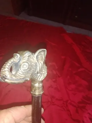 Antiguo bastón con empuñadura de elefante