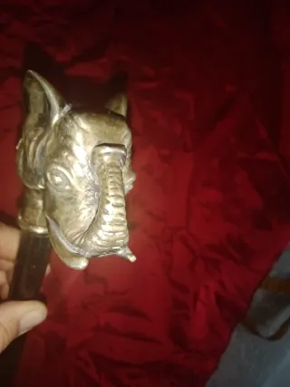 Antiguo bastón con empuñadura de elefante