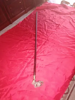 Antiguo bastón con empuñadura de elefante