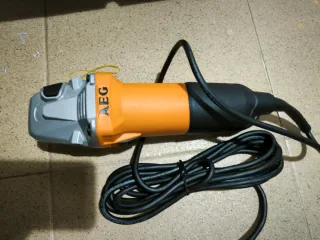 Radial pequeña AEG 1000W 115MM