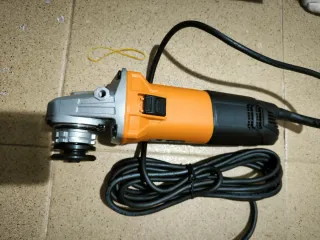 Radial pequeña AEG 1000W 115MM