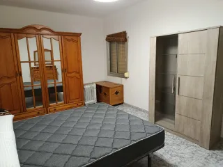 (ALQUILO HABITACIÓNES)