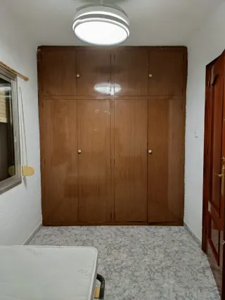 (ALQUILO HABITACIÓNES)