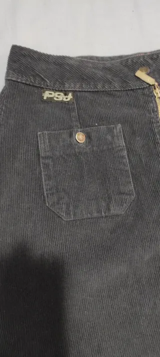 2 faldas vintage  de pana 1 x 6 e. Las 2 x 10 e.