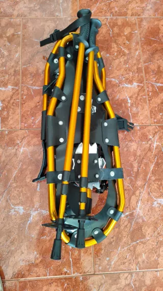 Raquetas de Nieve y Bastones Nuevos