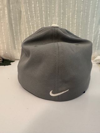 Gorra Nike Gris y Blanca