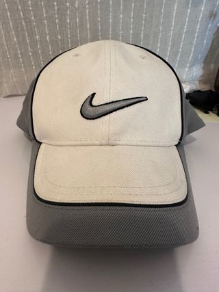 Gorra Nike Gris y Blanca