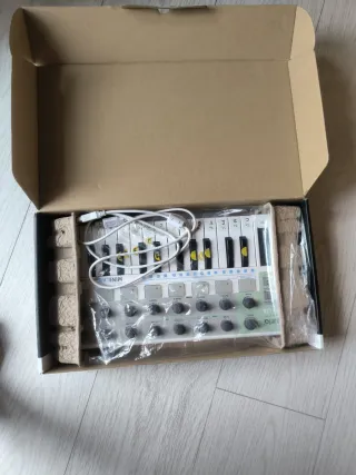 Teclado MIDI Arturia Minilab