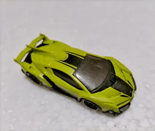 Lamborghini Veneno hotwheels no Bburago