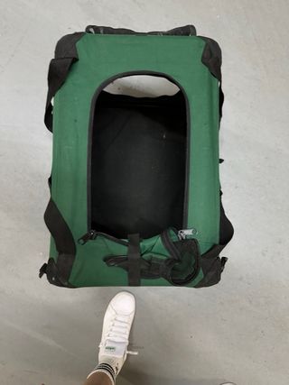 Traspontín para animales verde y negro