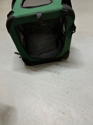 Traspontín para animales verde y negro