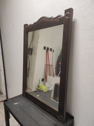 Espelho clássico em madeira maciça