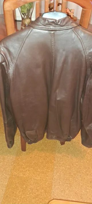 Chaqueta de piel marrón