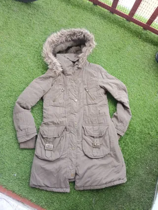 Abrigo verde militar con capucha Trafaluc