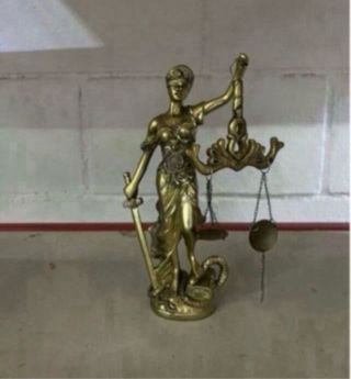 Diosa de la Justicia. Figura negocio abogados!