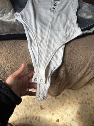 Body blanco tirantas es una s pero se estira mas