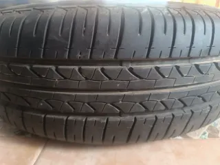 Neumático Bridgestone 185/65R15 88T con llanta