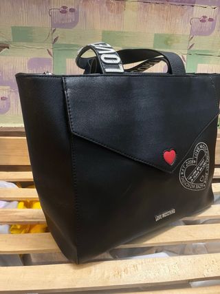 Borsa Love Moschino nera con cuore rosso