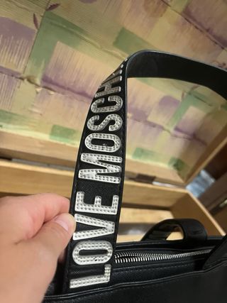 Borsa Love Moschino nera con cuore rosso