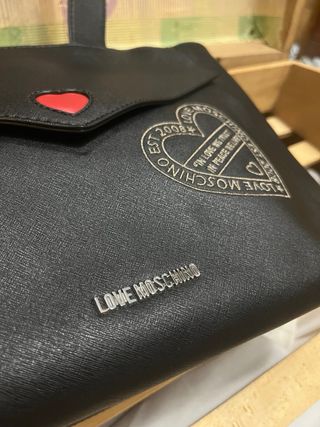 Borsa Love Moschino nera con cuore rosso