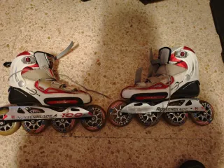 Patines en línea profesionales velocidad carbono.