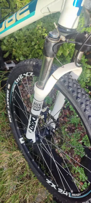 Bicicleta de Montaña Cube