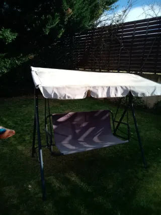 Columpio de jardín con toldo