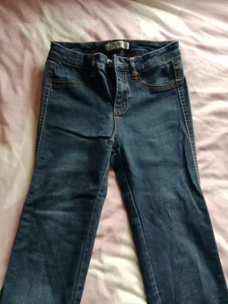 Pantalones vaqueros negros y azules