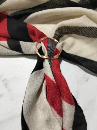 Sciarpa con fermaglio