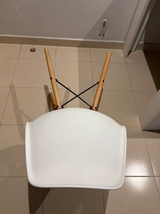 Sillas Nórdicas Blancas 3  (Plástico y Madera)