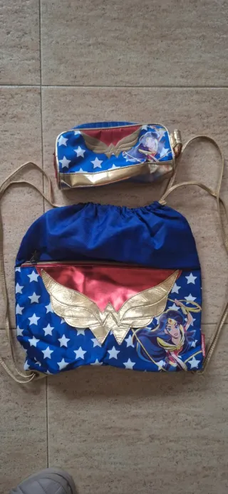 Mochila y estuche Wonder Woman