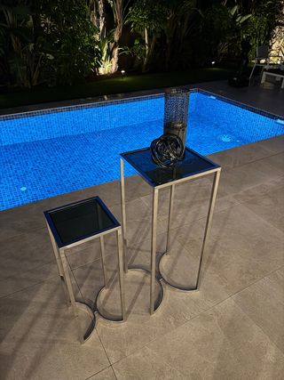 Conjunto 2 mesas auxiliares cristal y metal