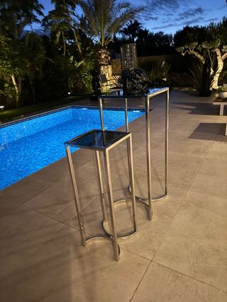 Conjunto 2 mesas auxiliares cristal y metal