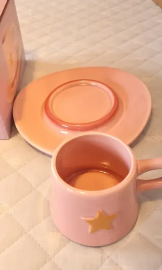 Tazza rosa con piattino e stella oro