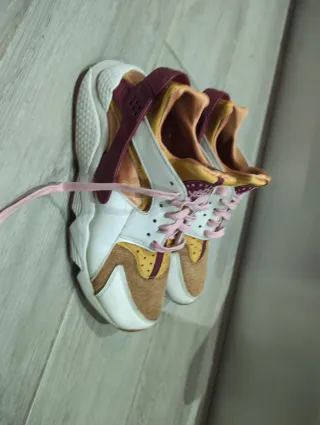 Nike Huarache Talla 40 Beige/Blanco