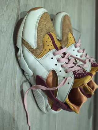 Nike Huarache Talla 40 Beige/Blanco