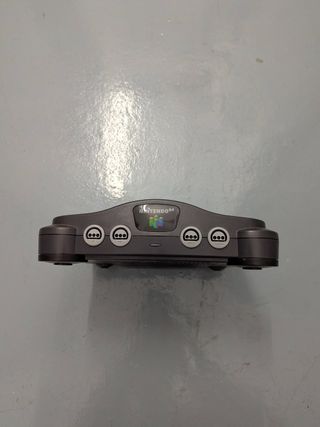 Consola Nintendo 64 + 2 mandos + cables + FIFA 98