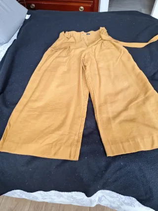 Pantalón ancho amarillo